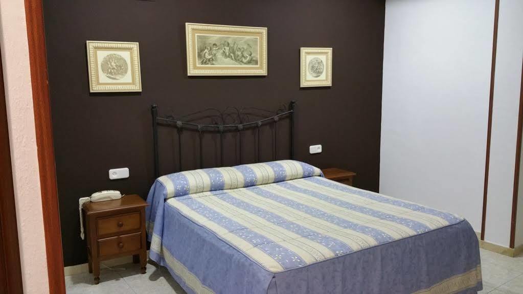 Hostal Restaurante El Lirio Bollullos Par del Condado Exteriér fotografie